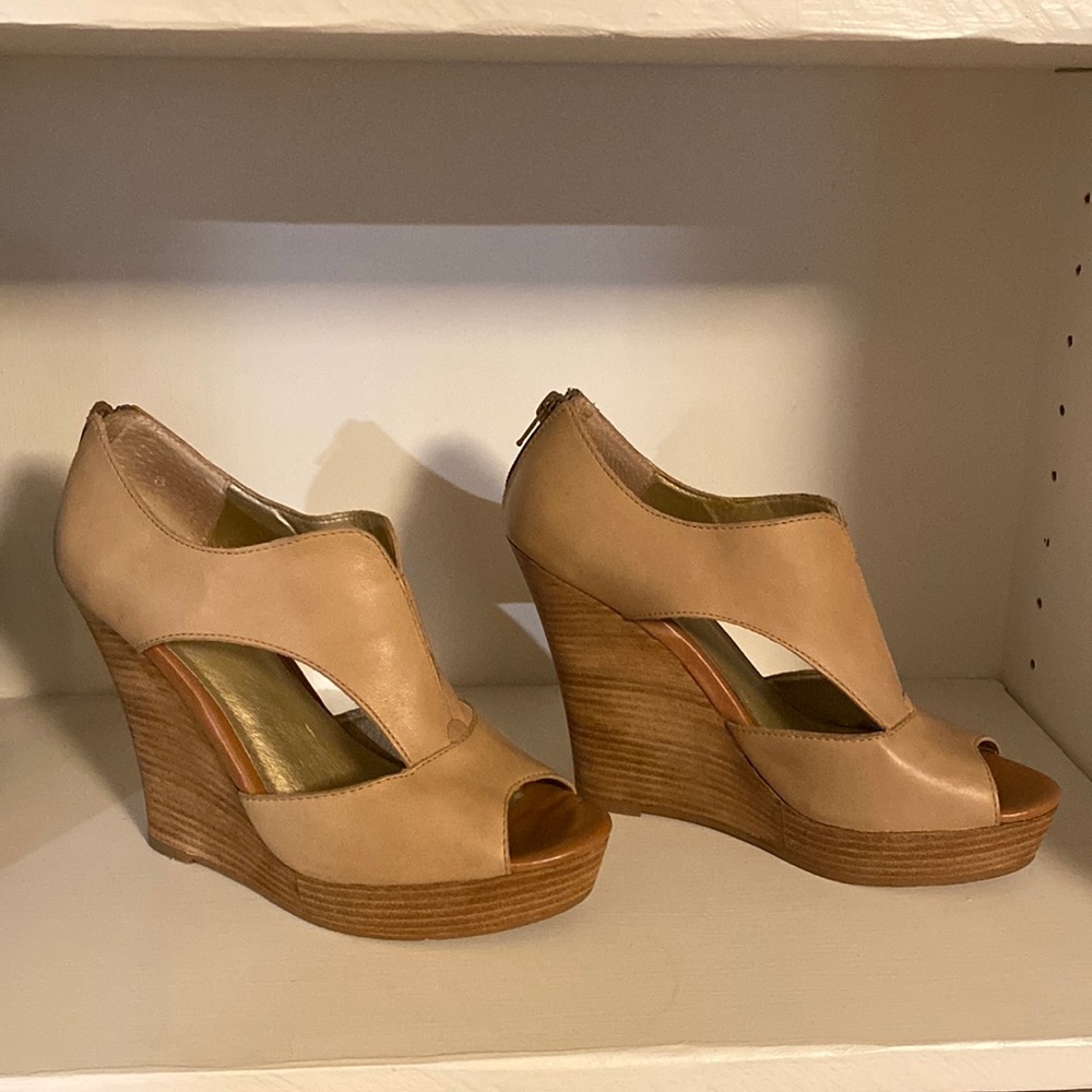 Seychelles beige leather platform Wedge sandals 8